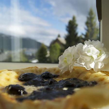 Отель Bed & Waffles, Тромсё Экстерьер фото